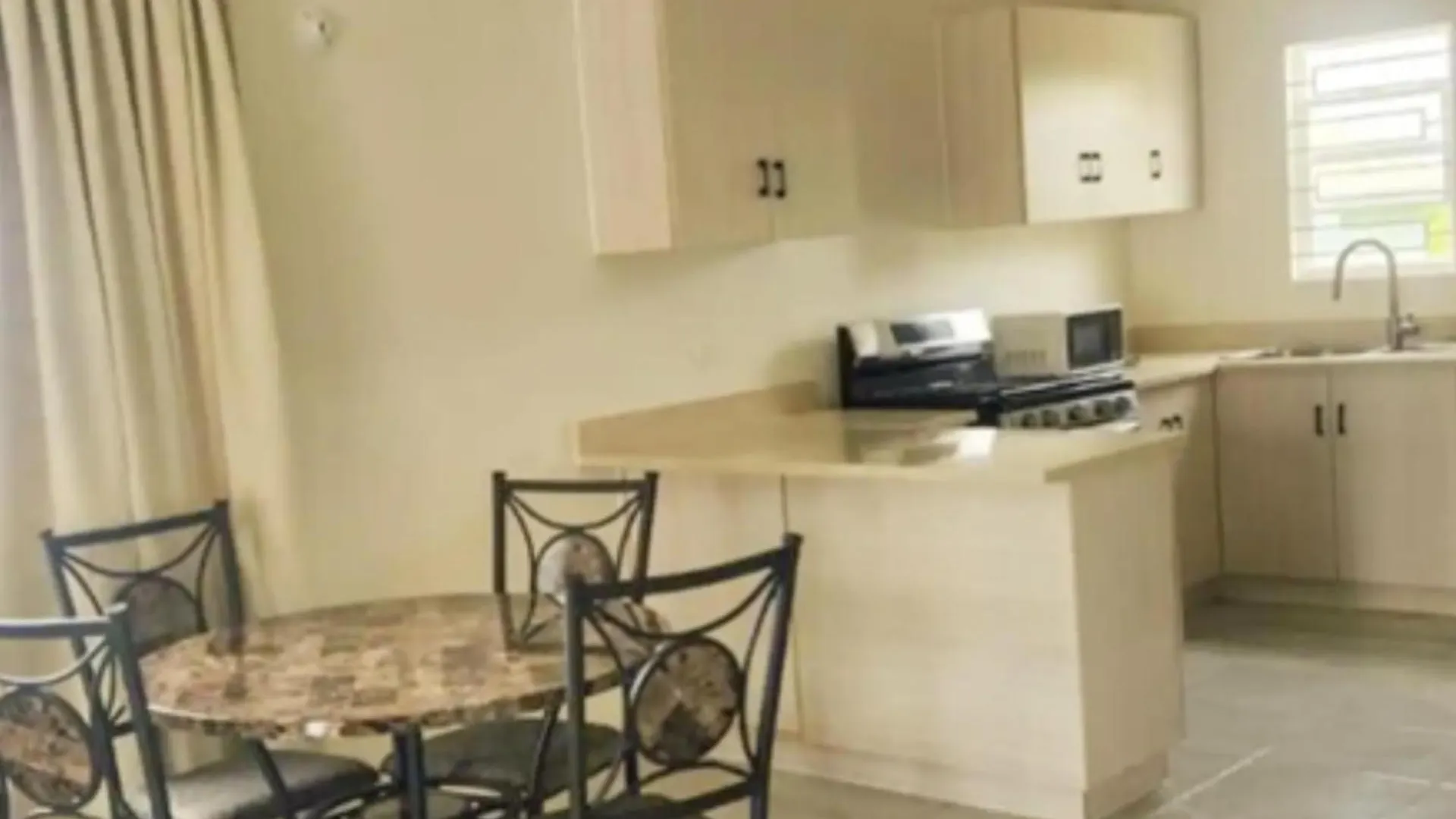 Holiday home Remarkable 2-Bed House In Discovery Bay